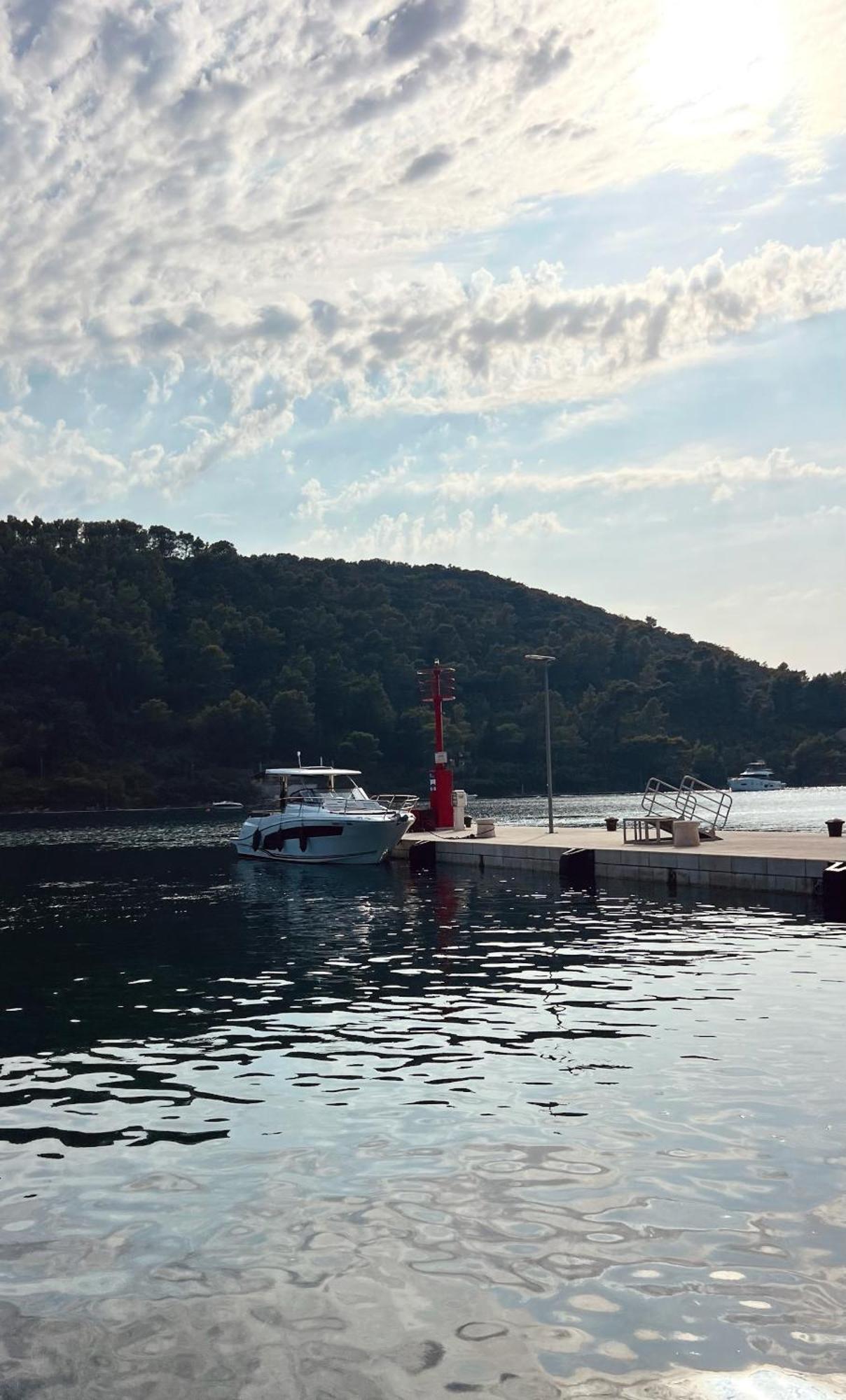 Botel Luxury Yacht *
