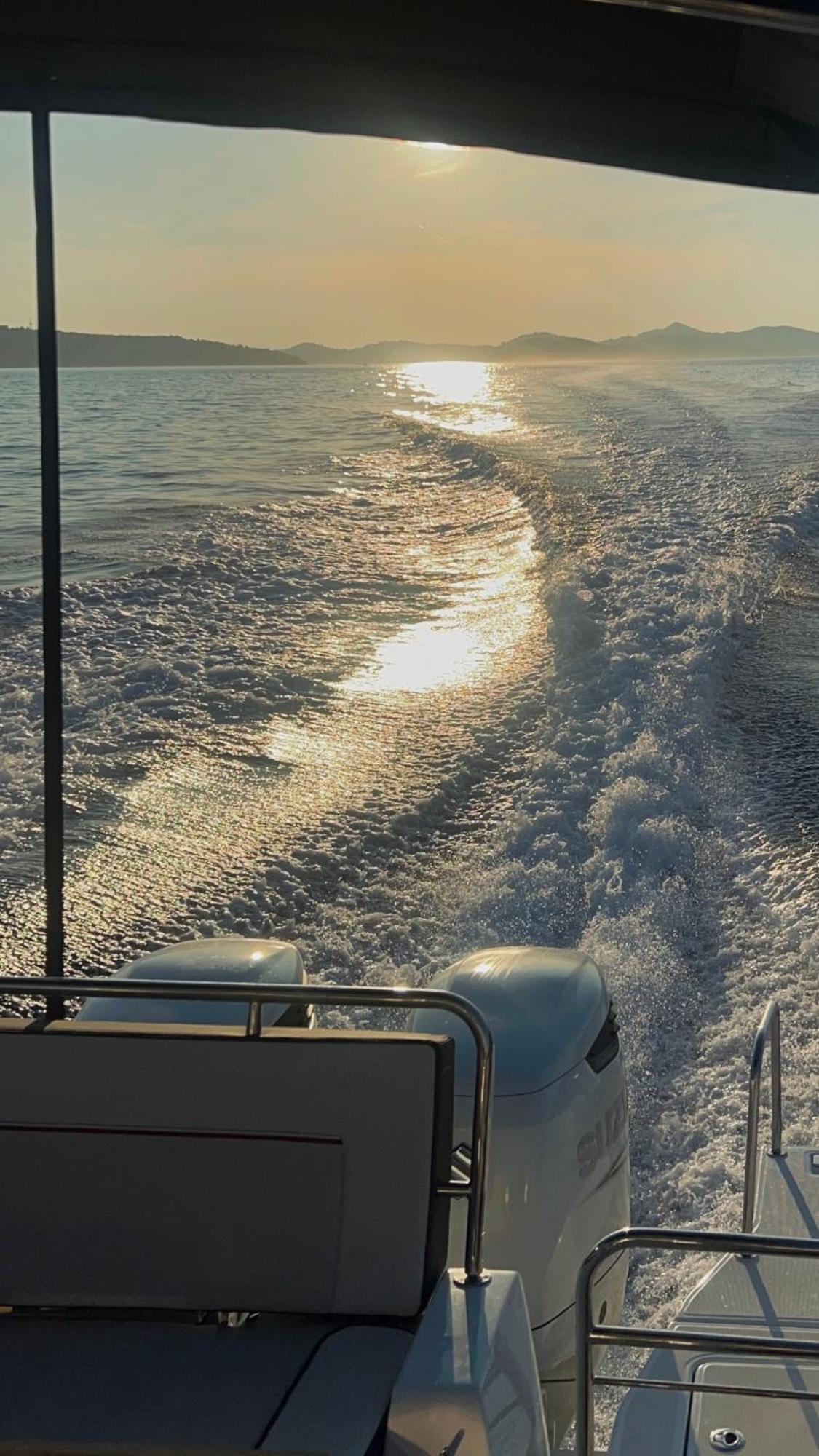 Luxury Yacht *